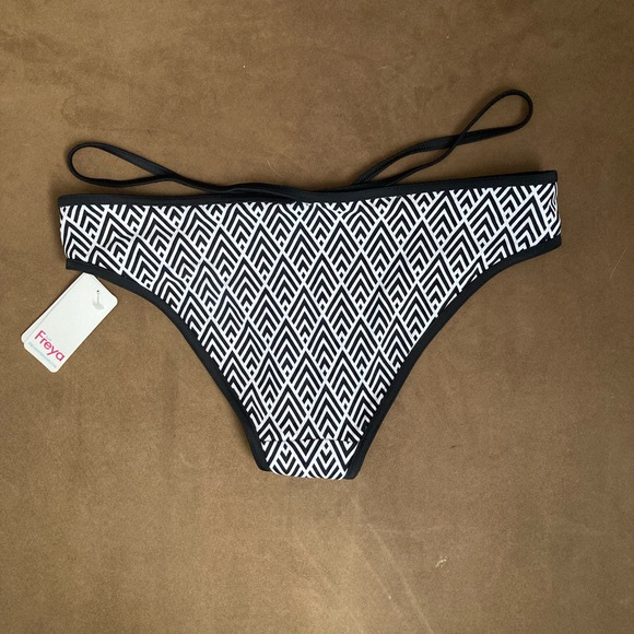 Freya Swim Gatsy Bikini 32K - Picture 6 of 7